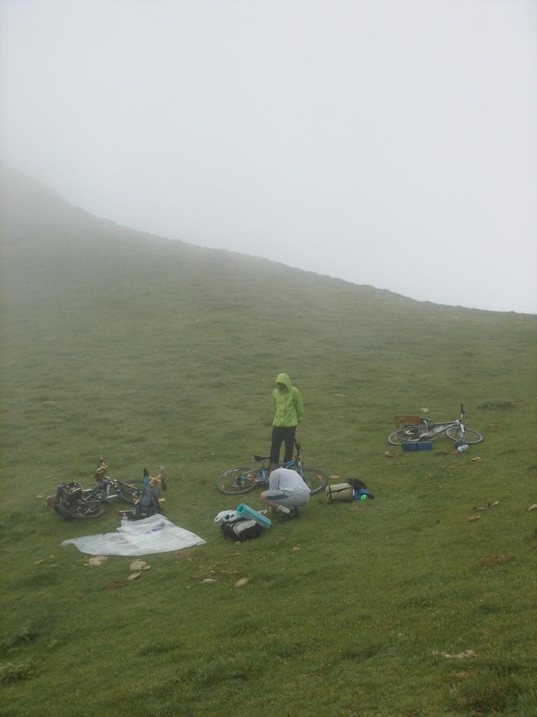 Fog is taking over the top as an other overnighter is coming to an end...